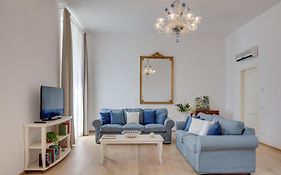 Rambaldi Apartments In Casa Nr 6 With Shared Terrace